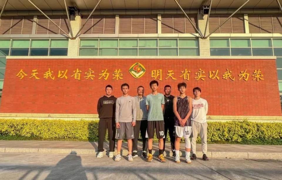 篮球少年集结成长！2025宏远篮球冬令营火热招募