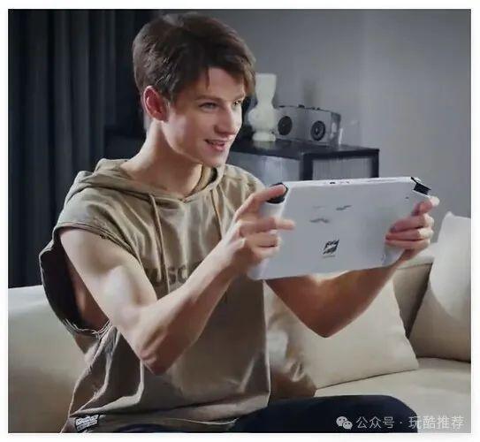 拥抱英特尔！腾讯“哑铃”新掌机被称为健身利器！与任天堂分手但全是他的影子！