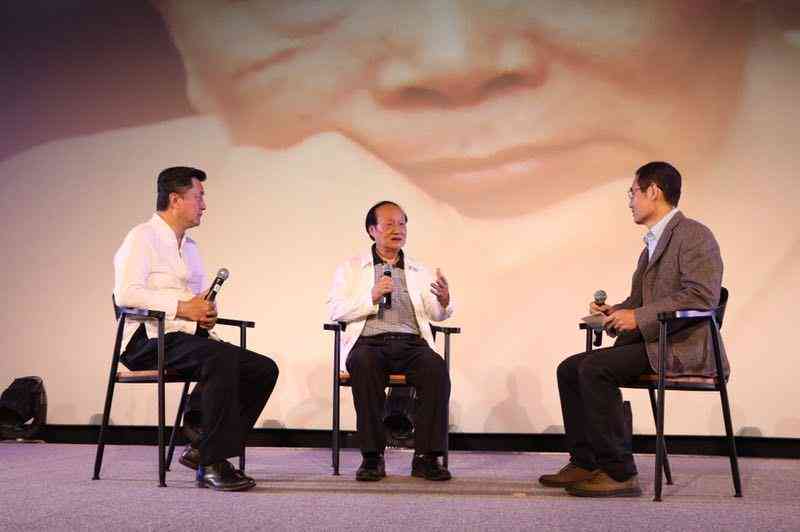 ai新闻写作教程云：AI写作挑战与反思，革新新闻稿智能创作