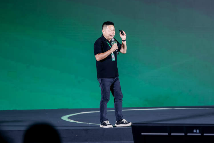 喧嚣战场的“窄路”，叮咚买菜的“一公里深”全球化叙事_腾讯新闻